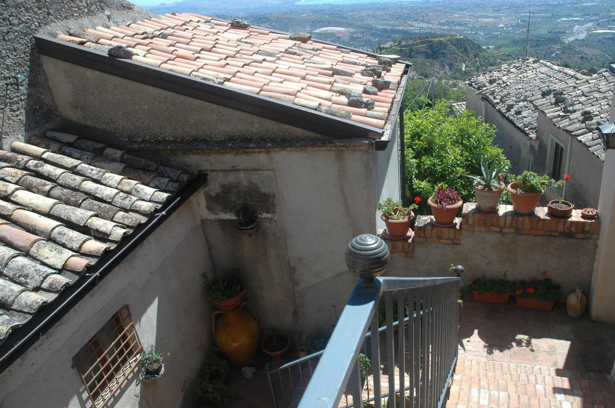 Casa Ferrari Acomodação com café da manhã Gerace Exterior foto