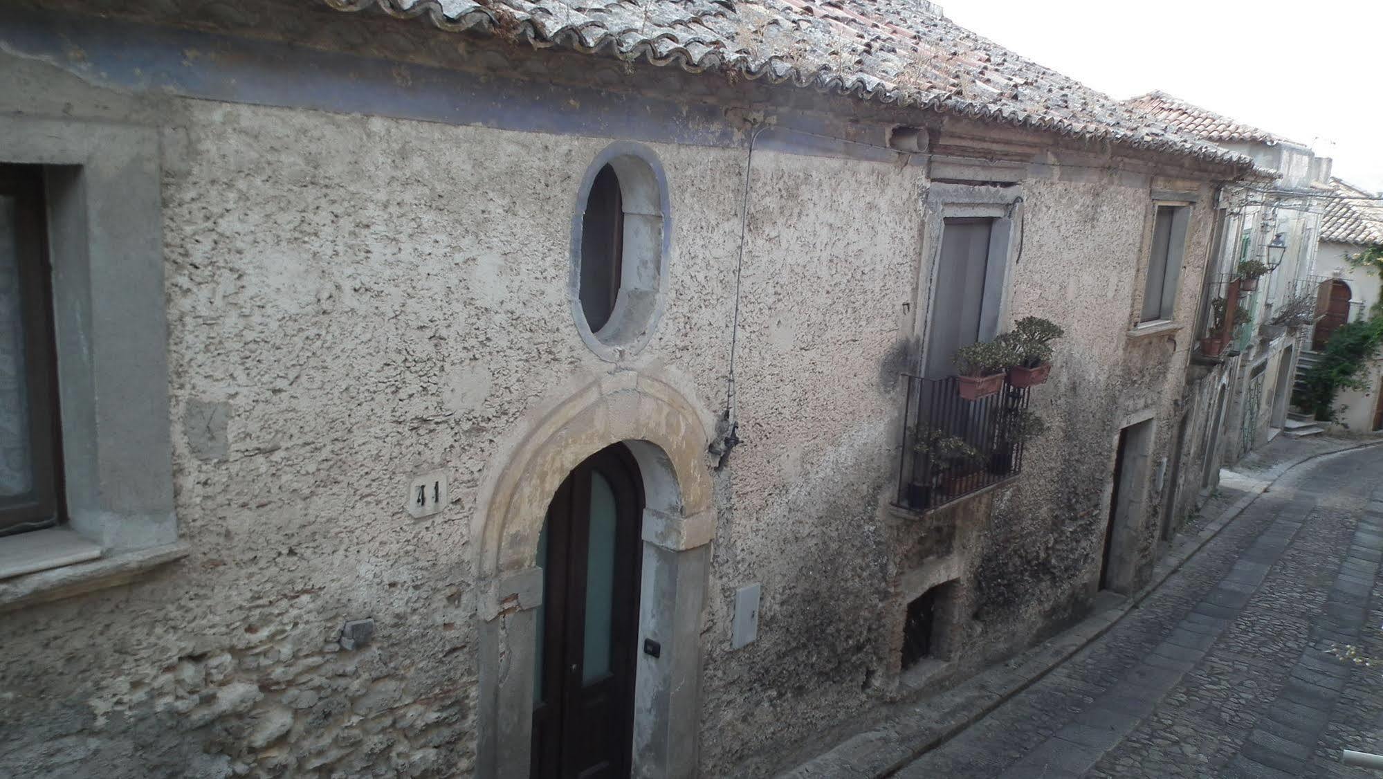 Casa Ferrari Acomodação com café da manhã Gerace Exterior foto